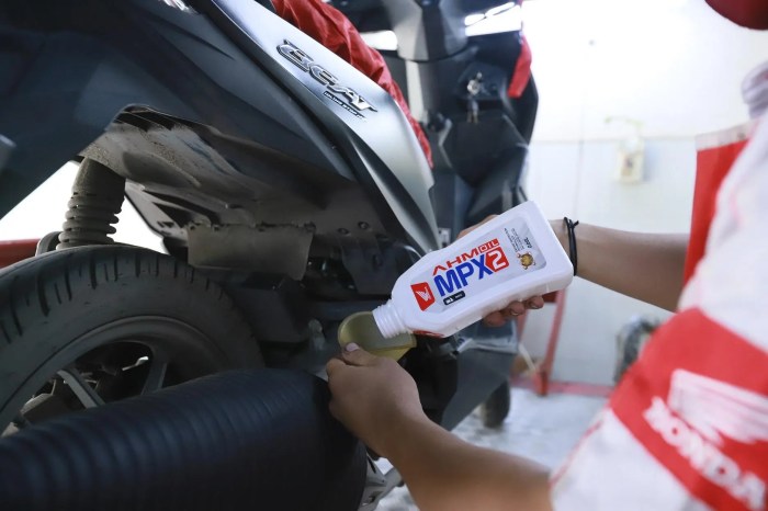 Kapan Waktu Ganti Oli Motor Honda yang Tepat? Simak Ini! - PROGRES.ID Ganti Oli Motor: Kapan Waktu yang Tepat?